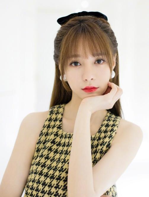 沈梦辰穿搭甜美又时尚少女感满满,沈梦辰同款蝴蝶结造型