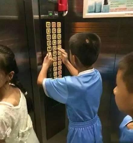 儿童锁锁住喉咙,小孩遭遇锁喉