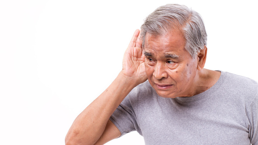 耳朵时不时嗡嗡响，发闷发痒，有什么办法吗？医生解答，尽量重视