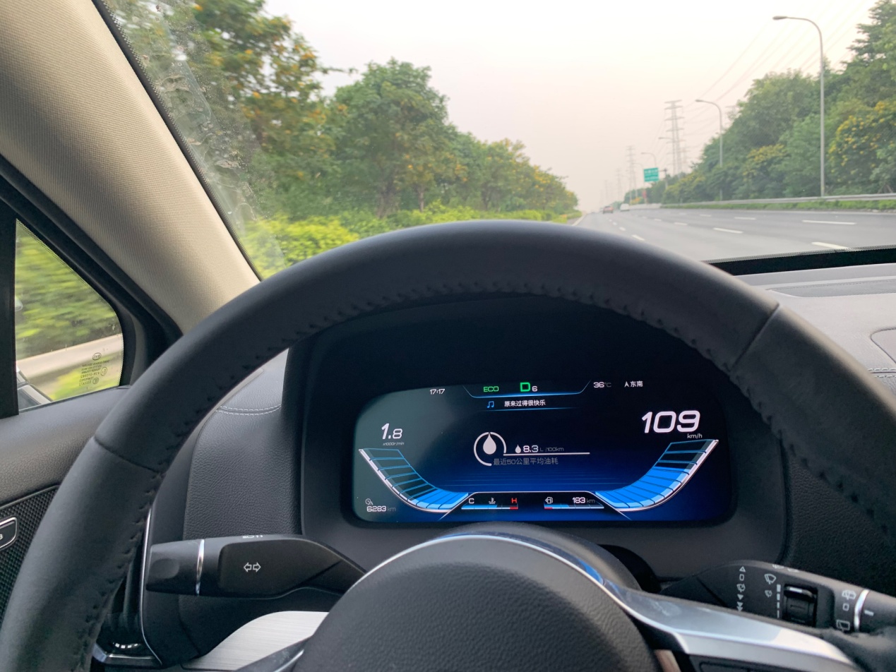 比亚迪唐燃油版和汉兰达,汉兰达对比比亚迪唐燃油