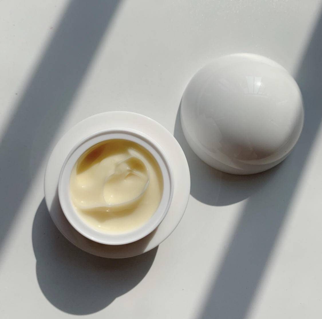 有句话说得好:美不美看脸,老不老看眼