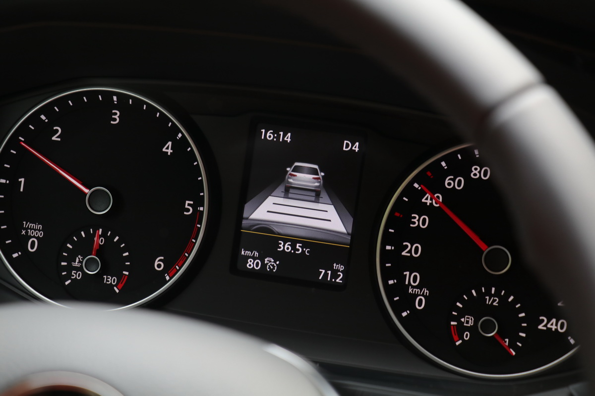 进口大众multivan精彩实拍展示,19年大众帕萨特混动试驾