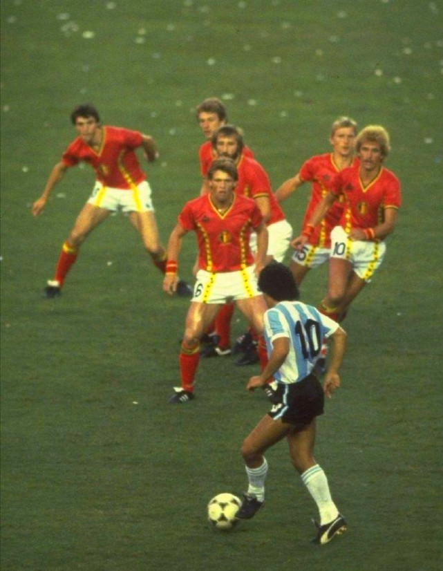 马拉多纳属于那不勒斯吗,马拉多纳属于小众球星吗