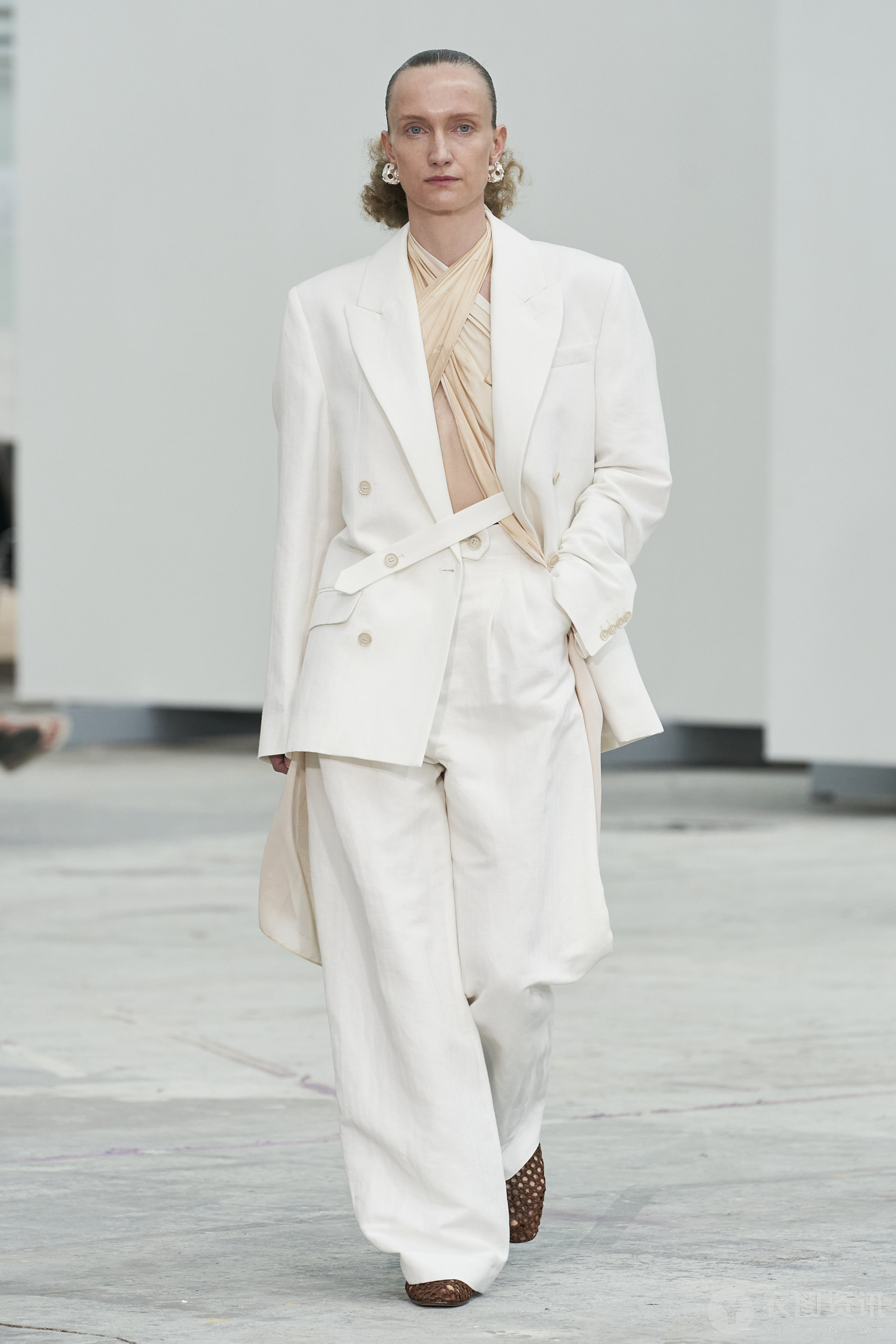 大牌面料柔软舒适气质穿搭,气质穿搭面料柔软舒适