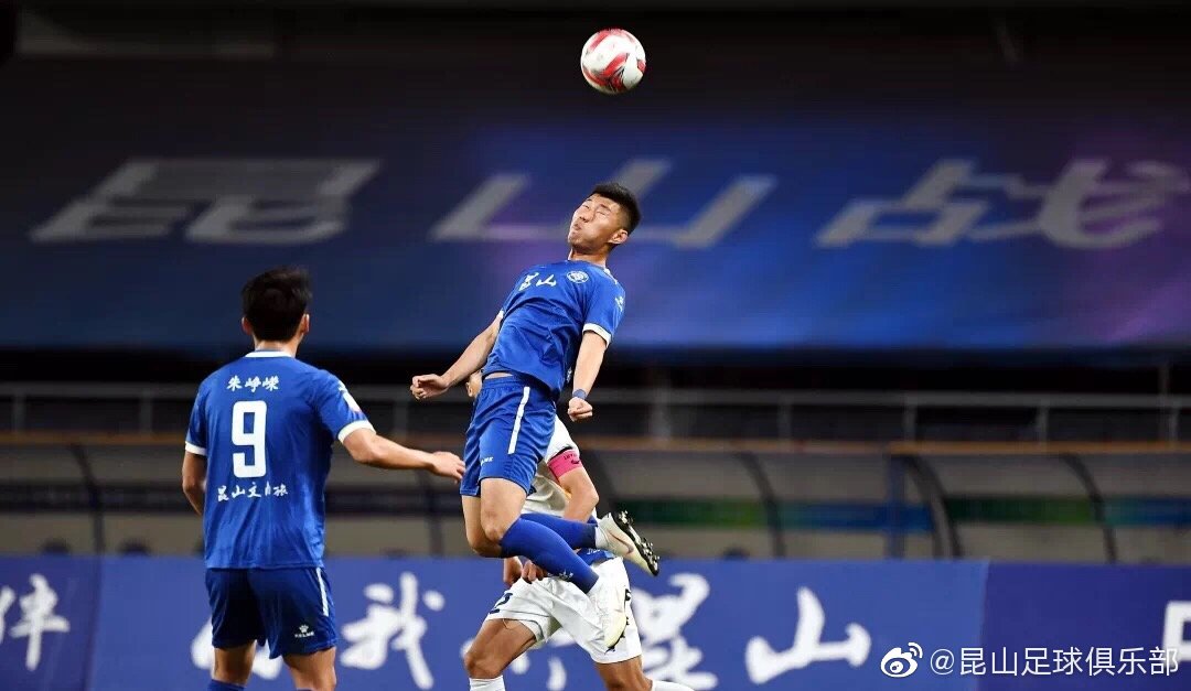 曾入选全运会却伤退也曾踢过沙足上过综艺大学毕业再战职业联赛