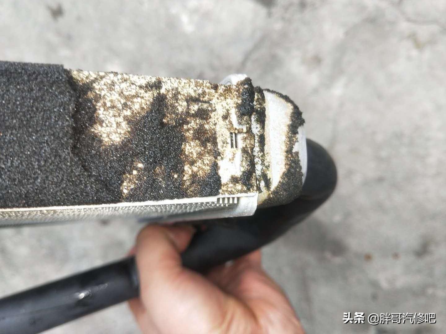 发动机高温缺水加了水又没事了,发动机高温报警防冻液都出来了