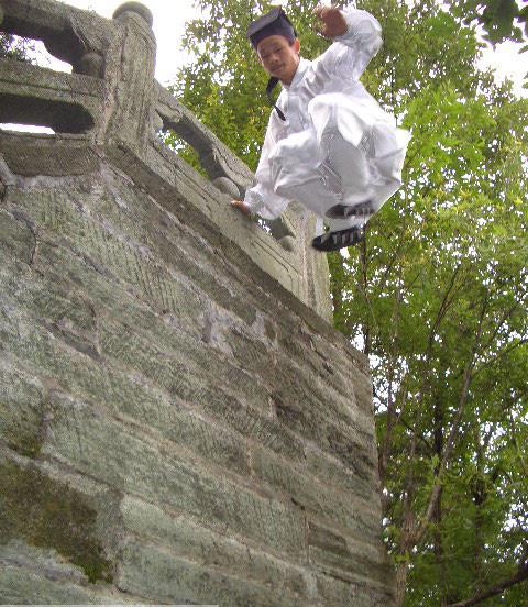 世界上到底有没有真正的轻功,世界上真的存在轻功