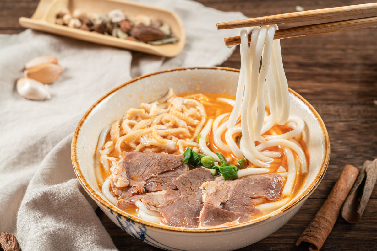 江西米粉好吃还是津市米粉好吃,江西米粉1.4跟1.6有啥区别