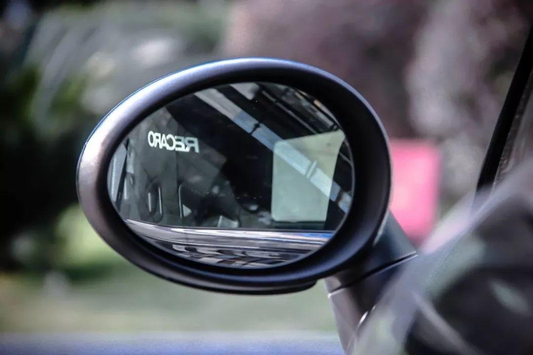 外观呆萌可爱的MINIR56JCW，却有着汉子般的内心！