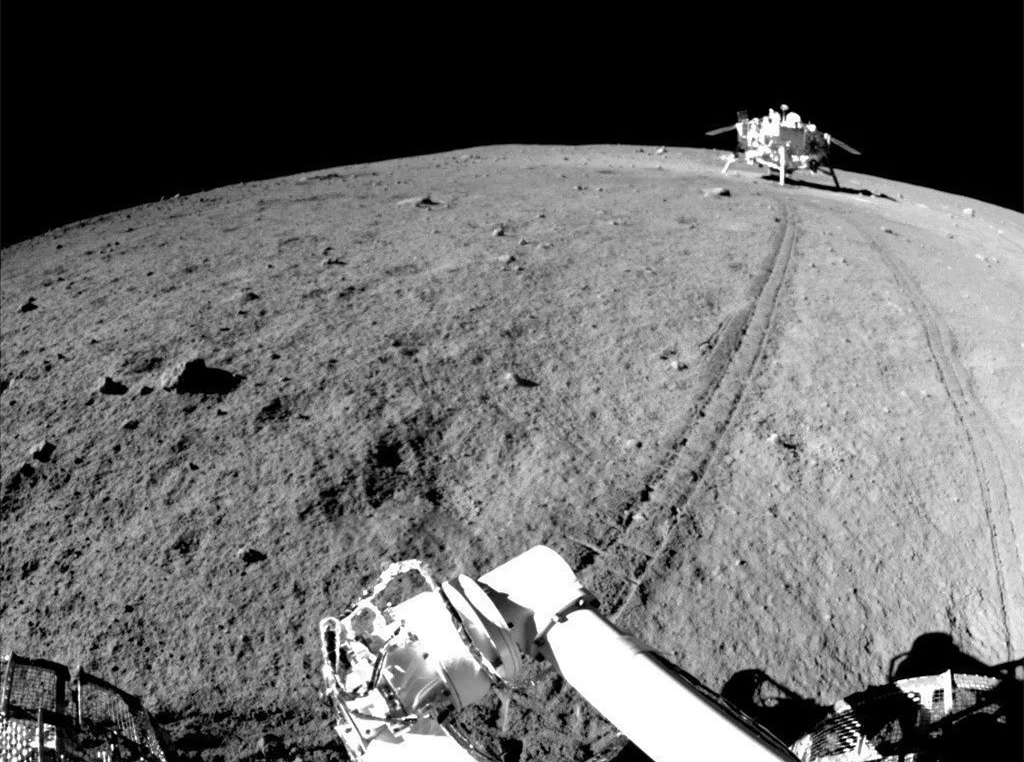 月球背面为何出现巨大金属,月球上有哪些稀有金属