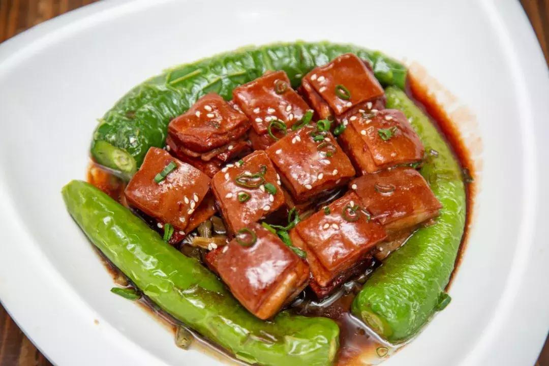 鍚嶉棬椋熷爞,闅愯棌鍦ㄤ竴鐗囧巶鍖轰箣涓殑楗爞