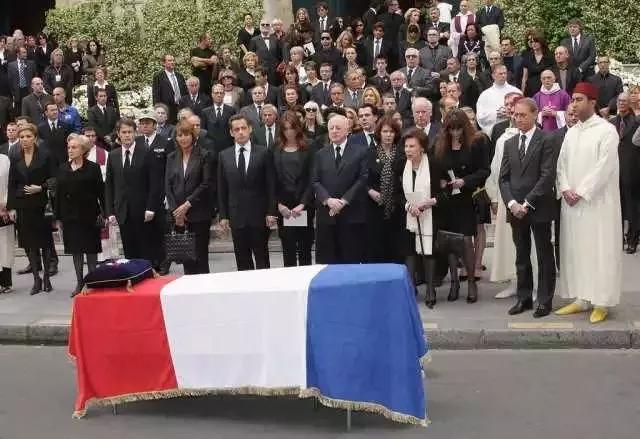 优雅与激情的化身，这个混迹巴黎40年的混血女人真致命