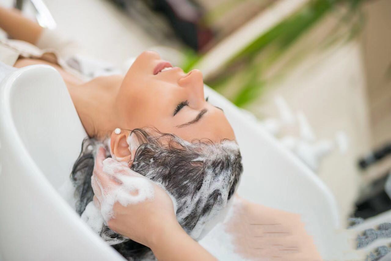 洗头容易掉发需要减少洗头次数吗,如何正确洗头而且头发掉得很少