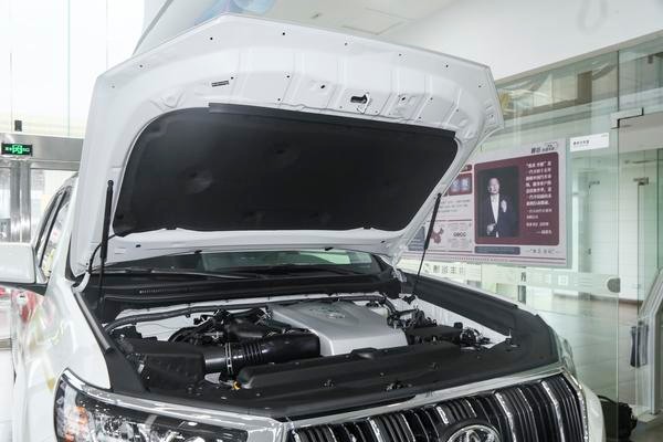 18款国产3.5普拉多越野测试,普拉多非承载式车身高速越野