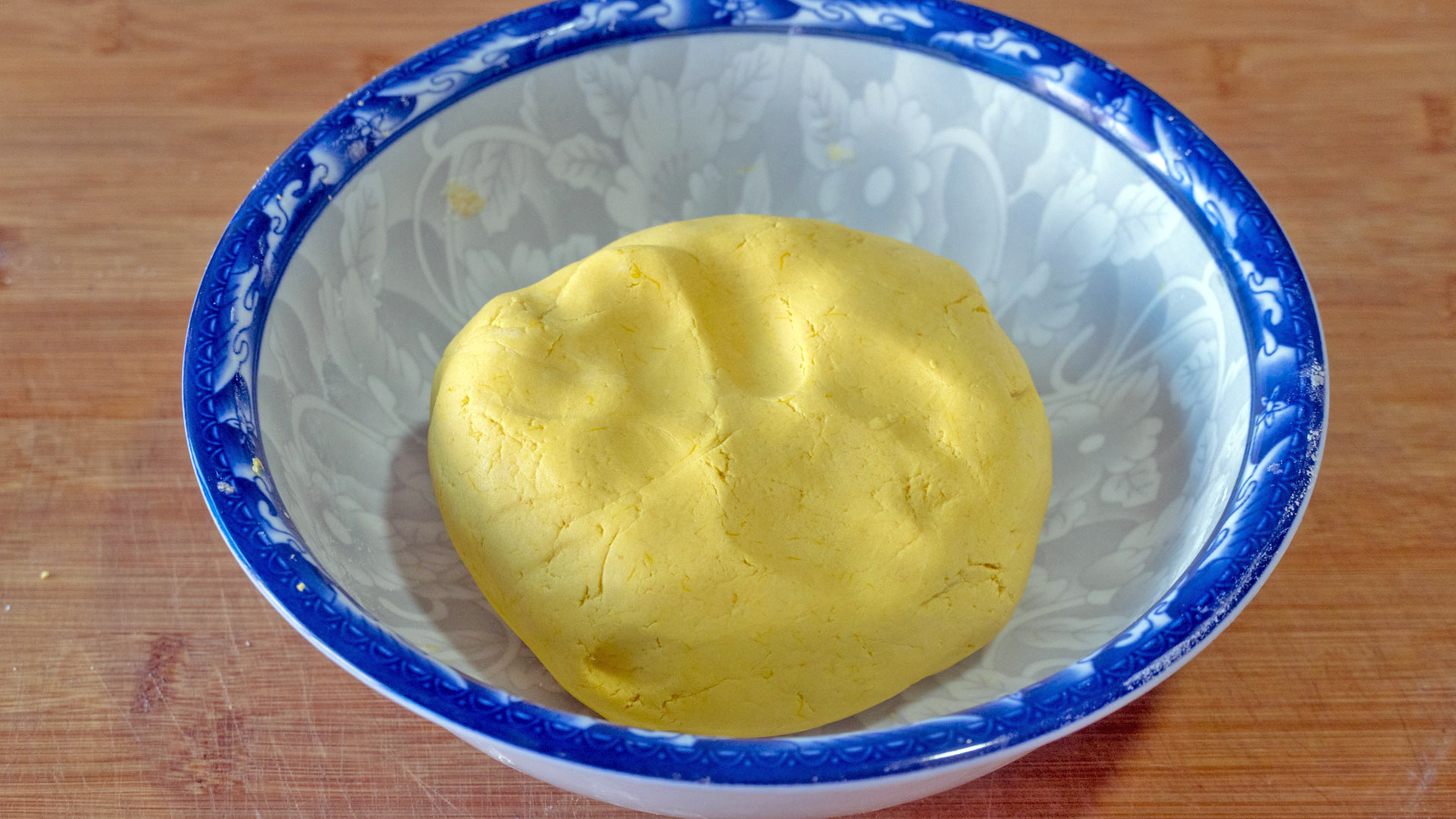 软糯香甜的南瓜饼超简单,好吃的南瓜饼老人孩子都抢着吃