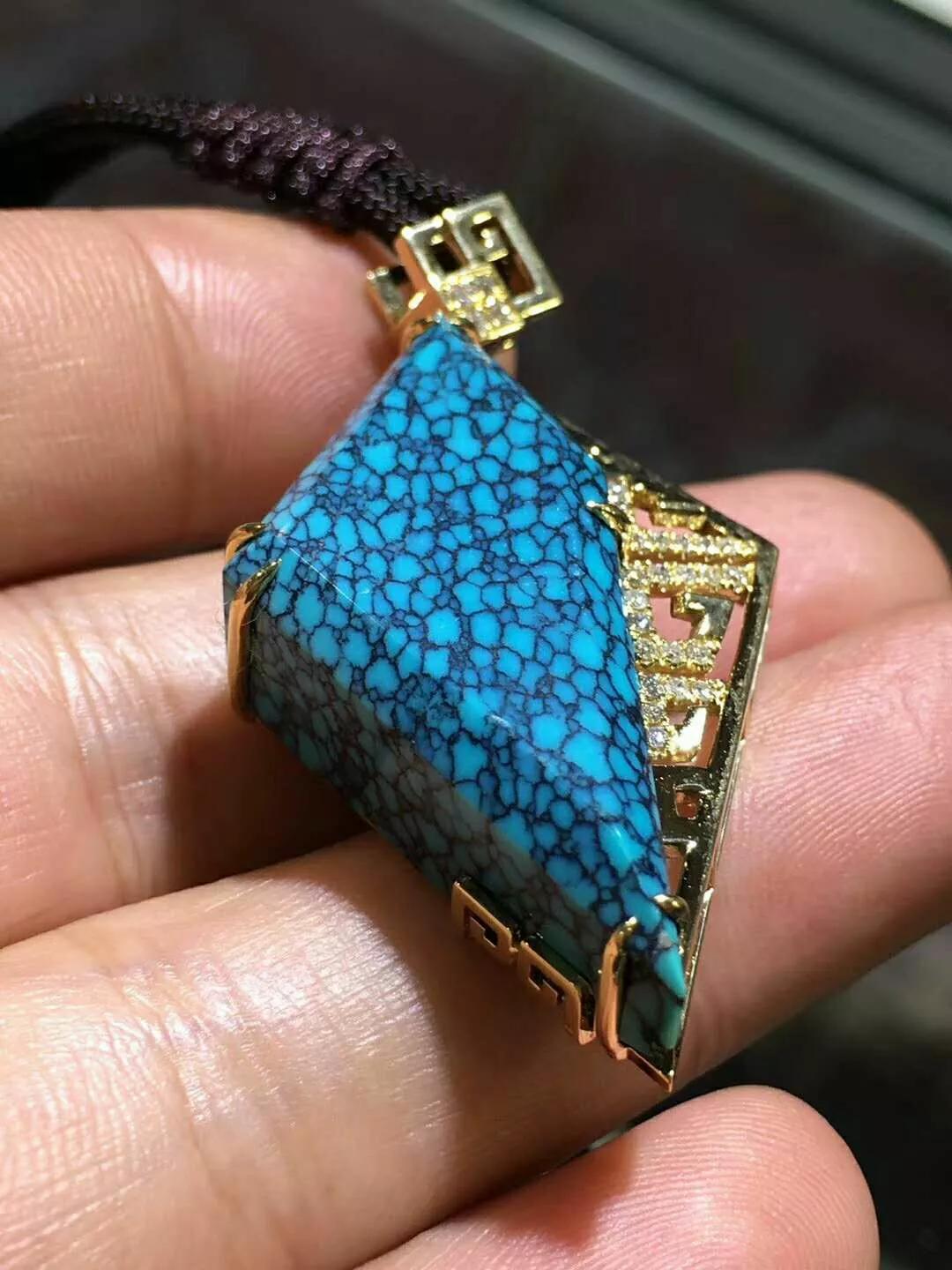 乌兰花绿松石产地在哪,乌兰花绿松石多少一克