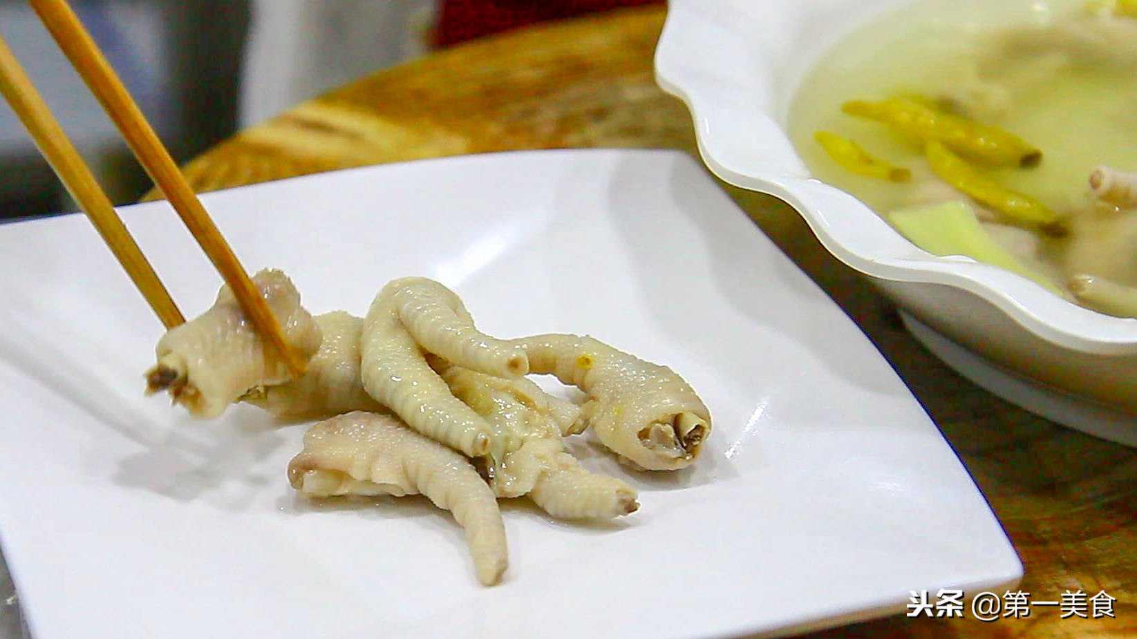 厨师长做的虎皮鸡爪,厨师把泡椒鸡爪做绝了