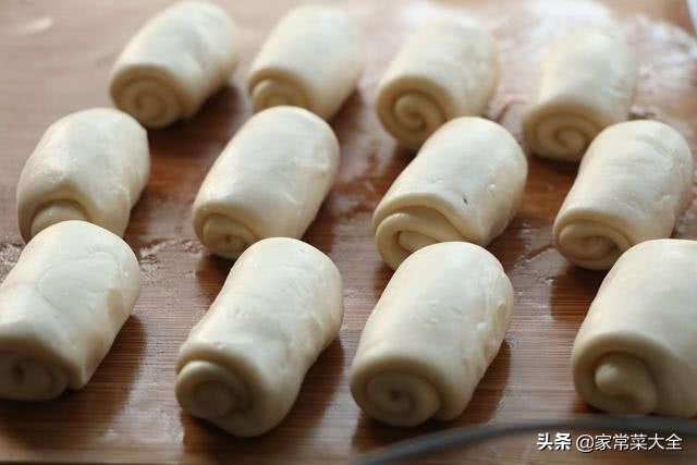 绿豆饼圆的厚的外皮像炸过一样,外皮软糯的绿豆饼10个的做法