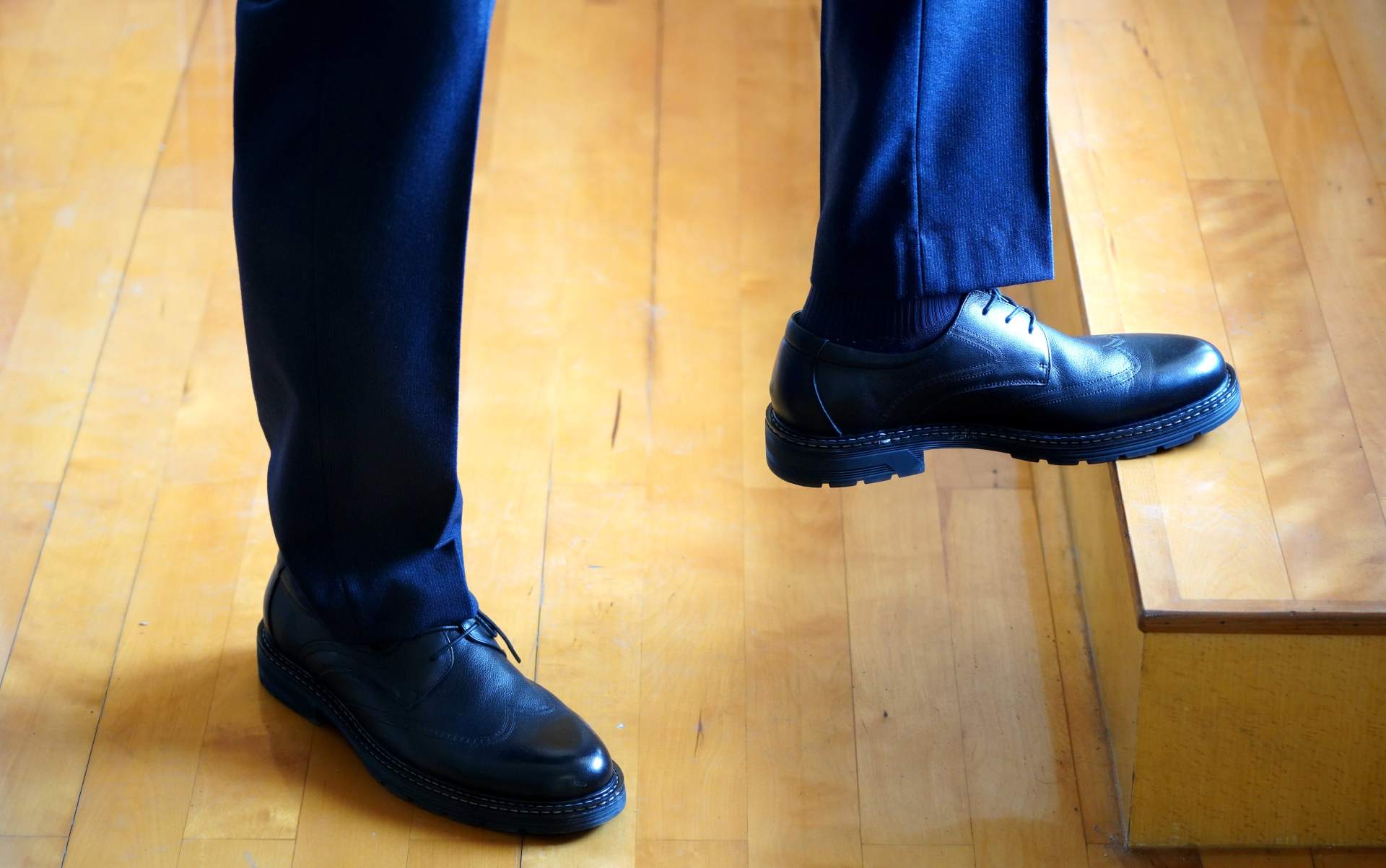 什么工艺的皮鞋好穿又舒服,sinmec缓震手工定制皮鞋