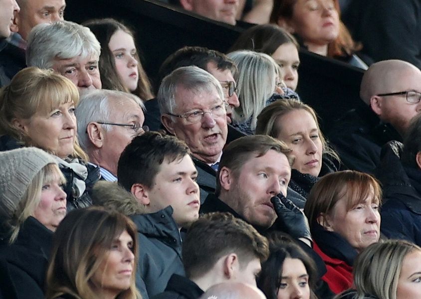 索帅雨中望向看台寻找爵爷身影,索帅爵爷