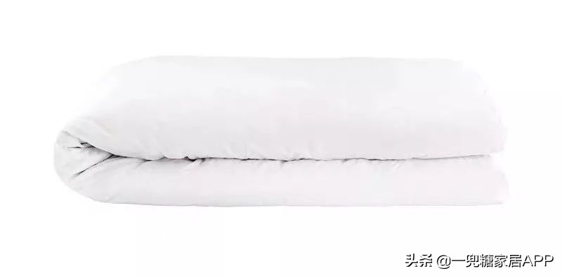 冬天盖羽绒被还是棉花被好,冬天适合的被子羽绒被