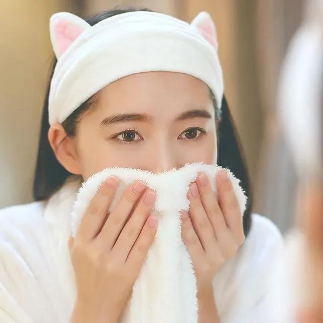 闭口毛孔粗大怎么去角质,闭口痘痘皮肤粗糙毛孔粗大