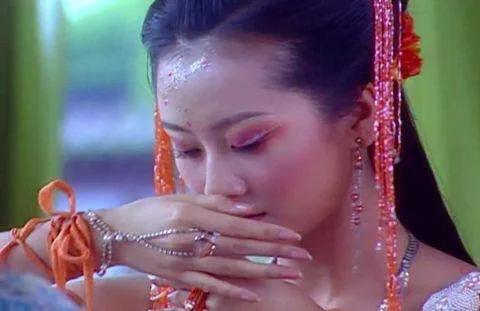 童年被冤枉偷钱,小时候赚的钱其实被妈妈全花光了