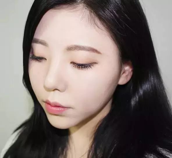 高级感妆面的化妆要点,简单易上手的甜酷妆容