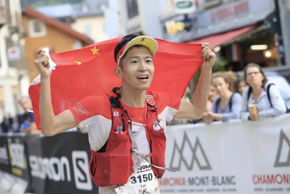 人物|踢着足球跑完首马！他说：做荒唐事才是正经事