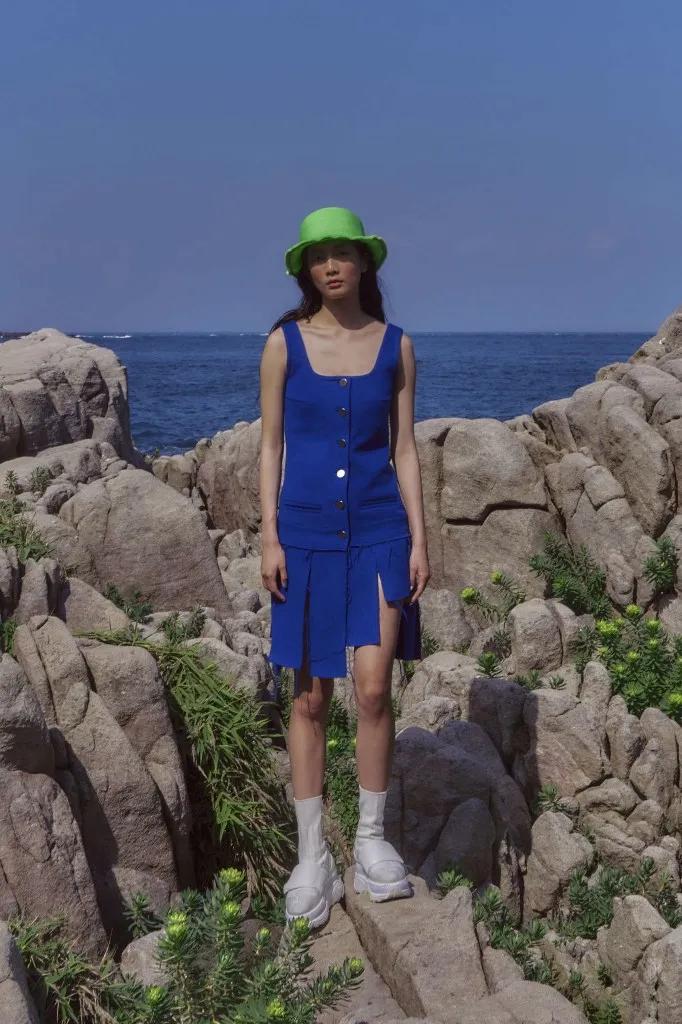 王嘉尔炸裂现场宣美 (王嘉尔宣美最新视频)