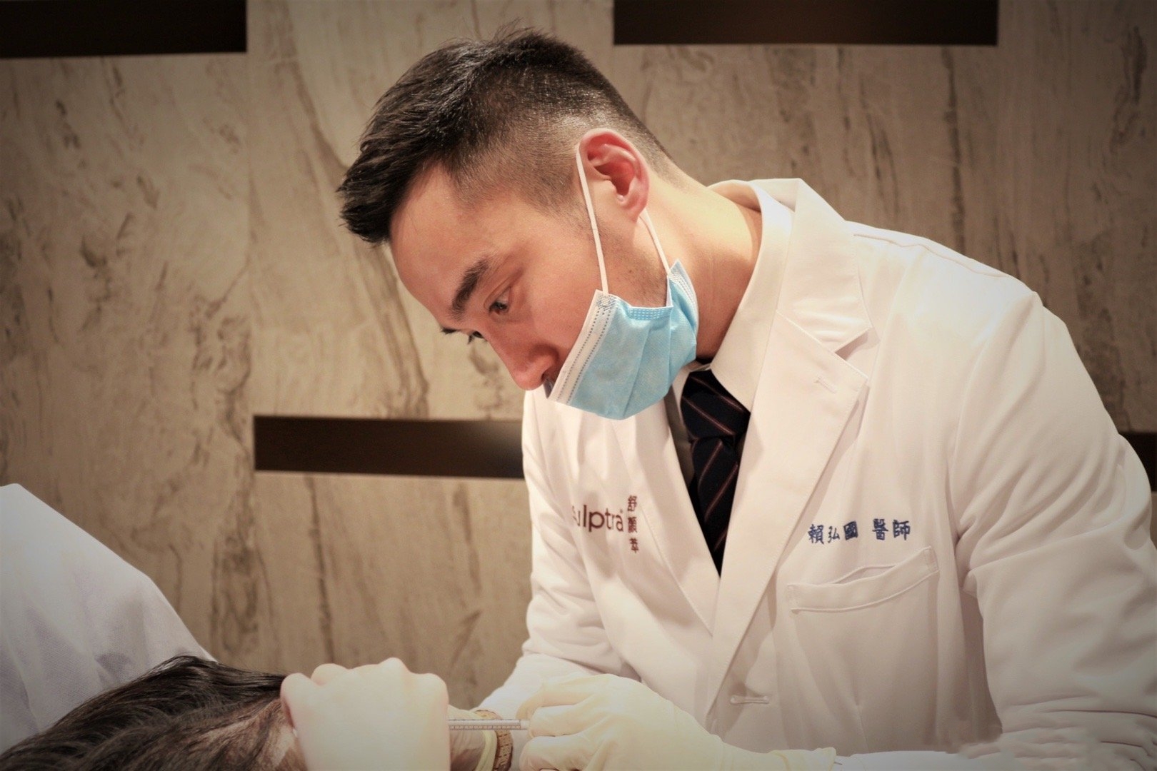 阿娇携手老公赖弘国,阿娇和老公上综艺赖弘国表现暖心