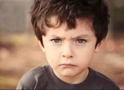 如何正确引导孩子爱臭美,孩子臭美是什么原因