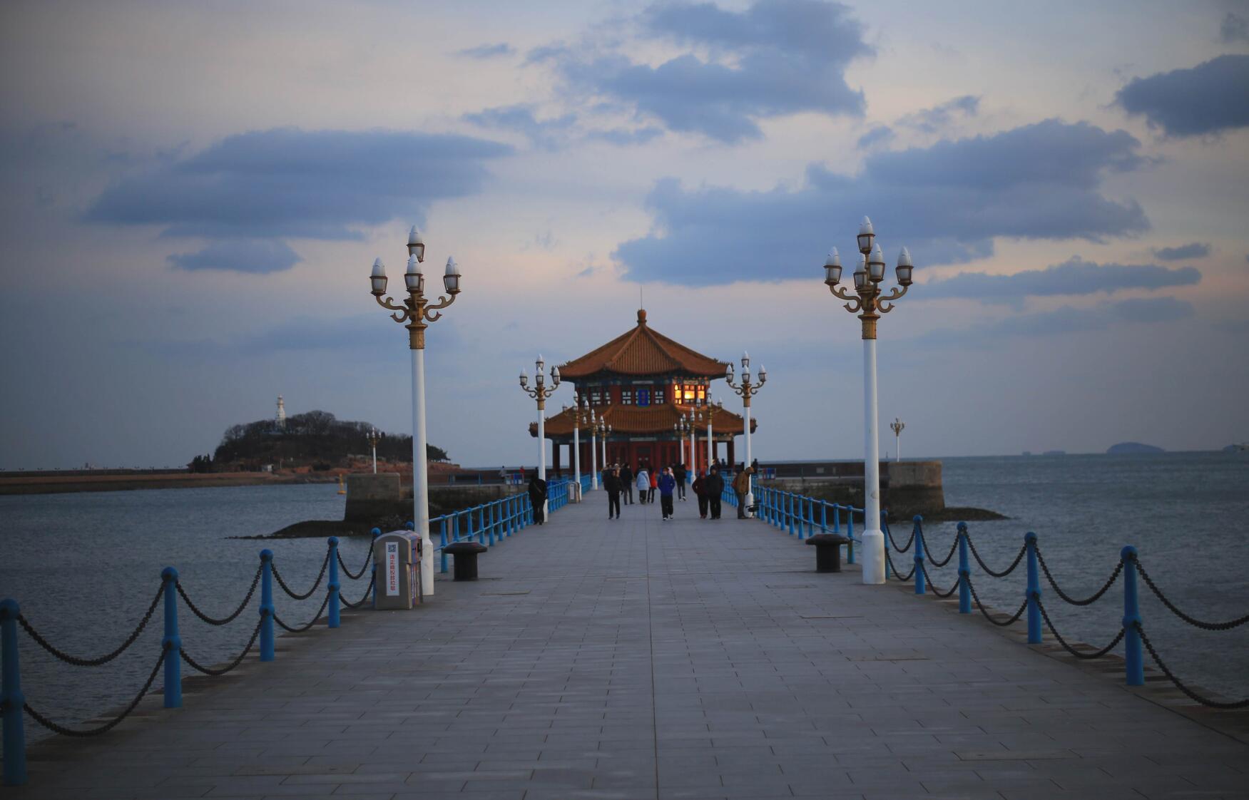 我国最大沙滩金沙滩，啤酒爱好者的聚集地，让人向往的海边城市