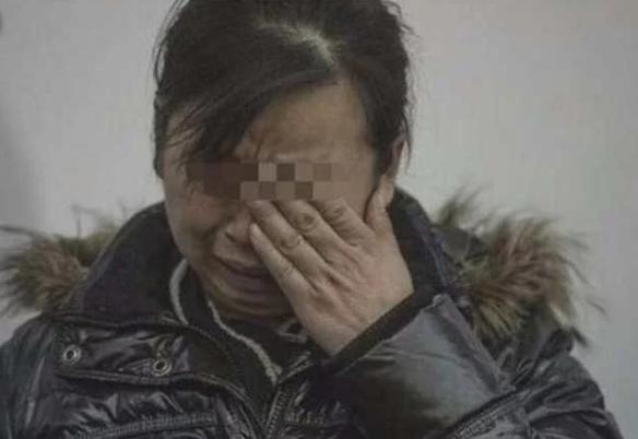 3岁宝宝一洗澡就大哭，医生检查身体没问题，罪魁祸首是奶奶