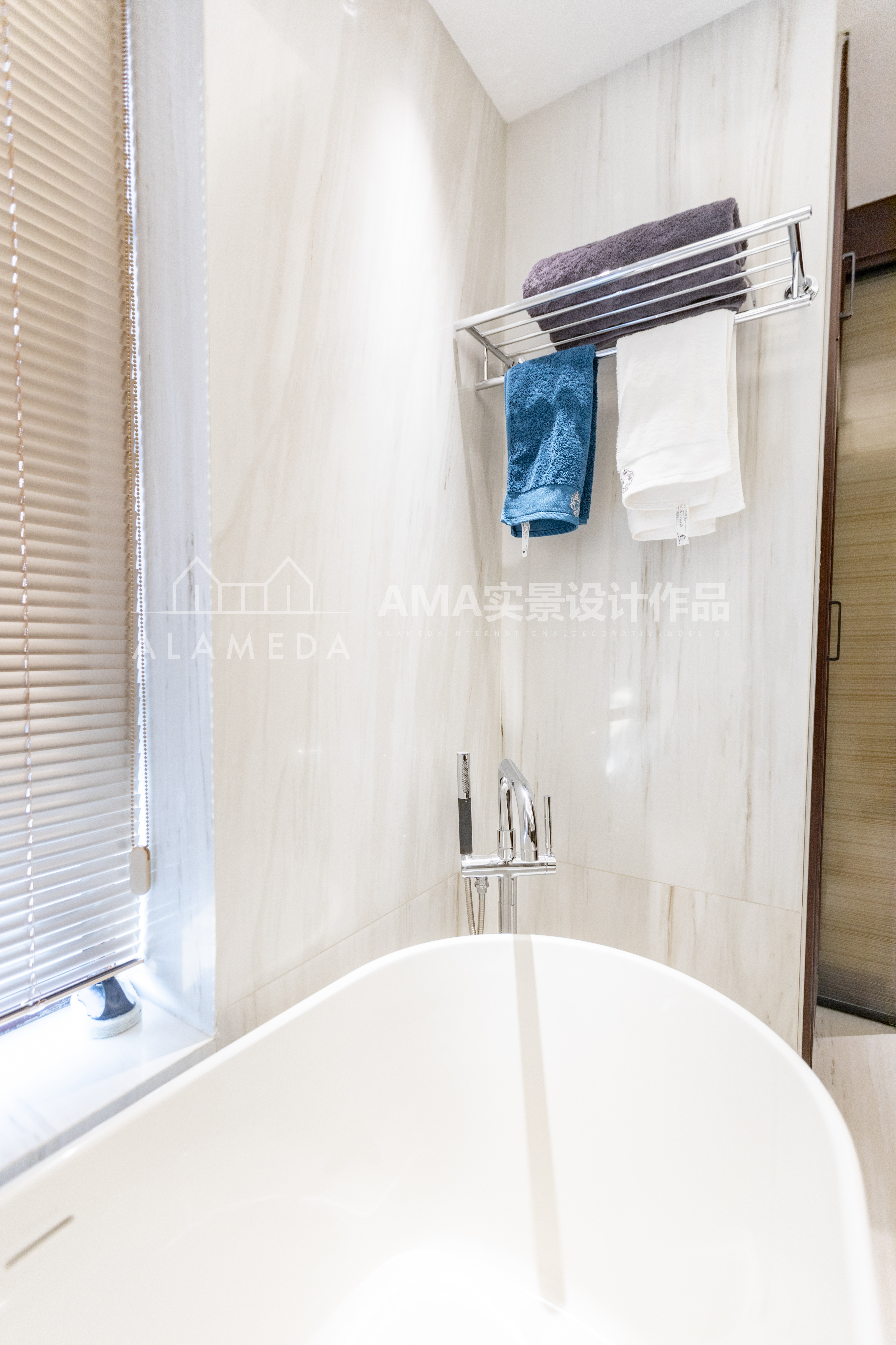 140平叠墅现代轻奢装修风格,南山区别墅现代简约装修设计