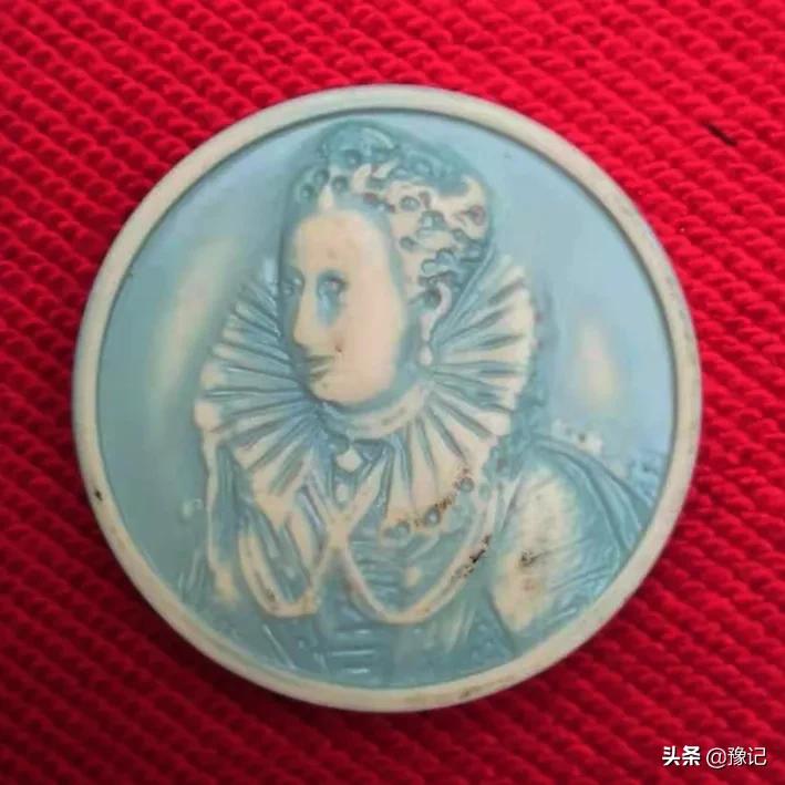 安阳出了个纽扣收藏家，三十公斤藏品藏着大世界|豫记