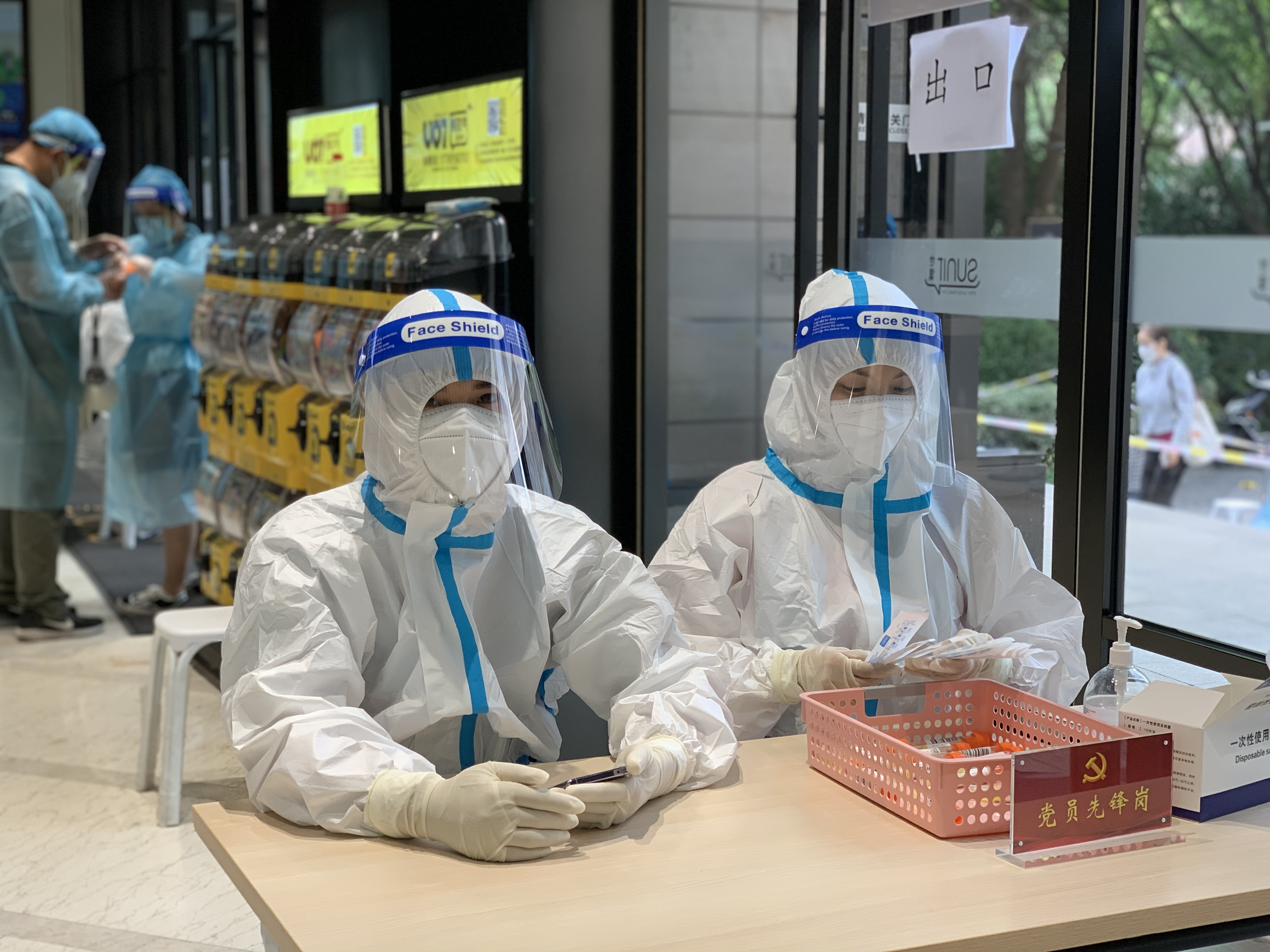 区街新闻｜70多幅照片记录世茂滨江社区辖内志愿者，南京感谢你们