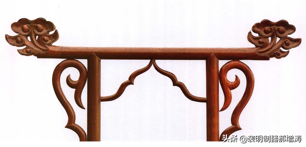 魏璎珞云肩纹饰明式家具中也有赏《明式家具珍赏》中的四簇云纹