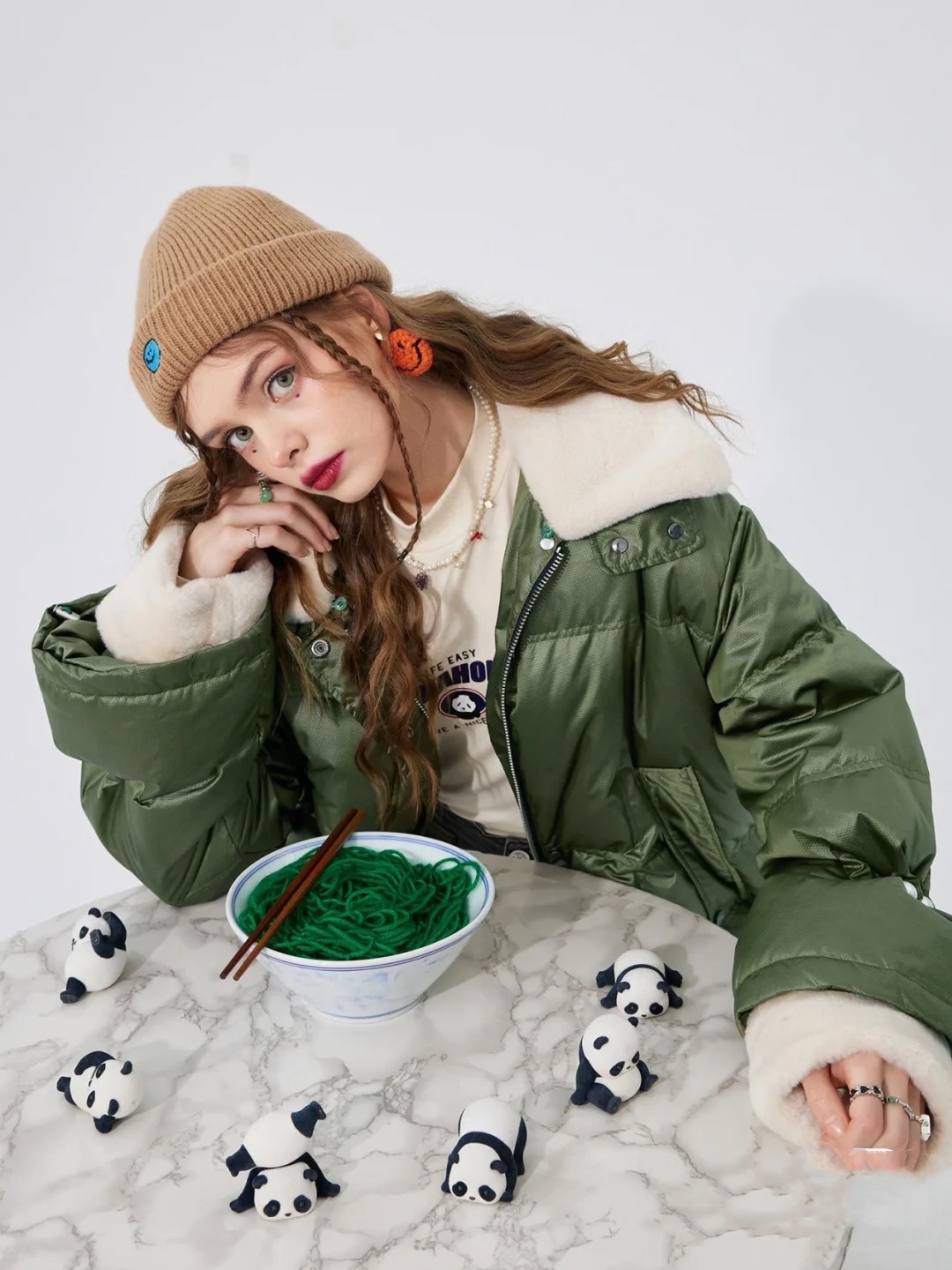 羽绒服上油渍正确清洗方法,羽绒服上陈旧油渍怎么清洗最有效