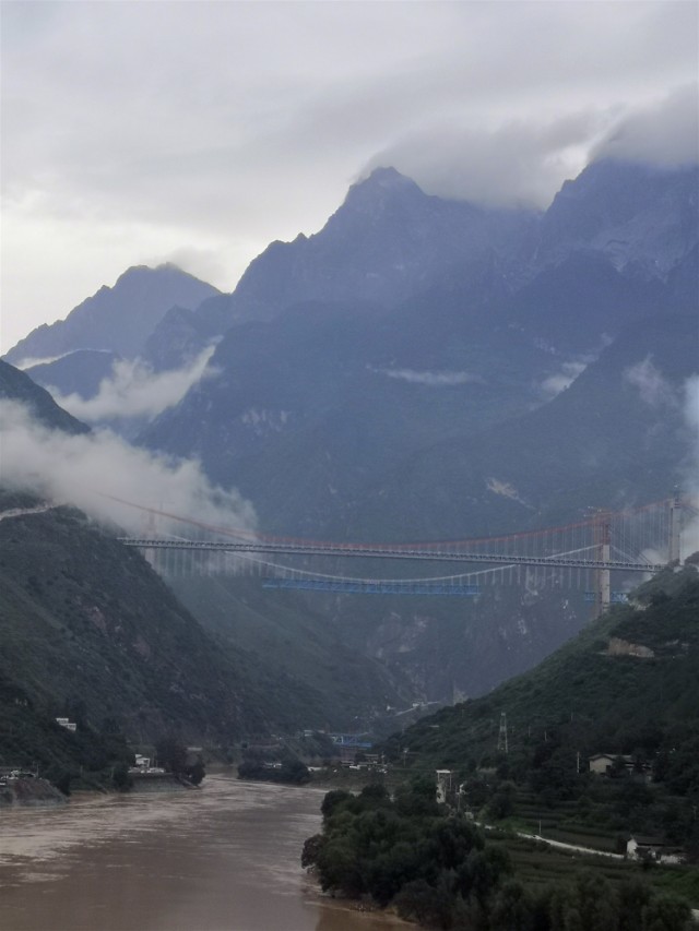 （二）虎跳峡：激越铿锵的震撼大片