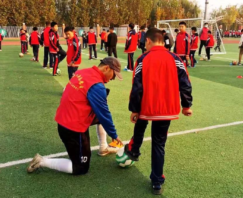 足球进校园的意义,足球公益课活动