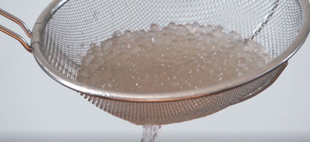 龟苓膏是夏季非常好的食品,夏天消暑龟苓膏在家里应该怎么做