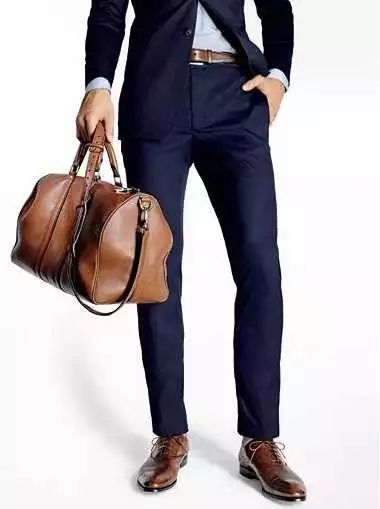 如何穿西装不像卖保险的,西装怎么穿才不像卖保险的