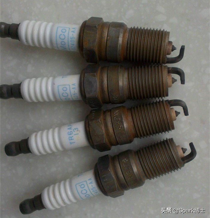 火花塞能不能用白醋清洗？火花塞进水会怎么样？