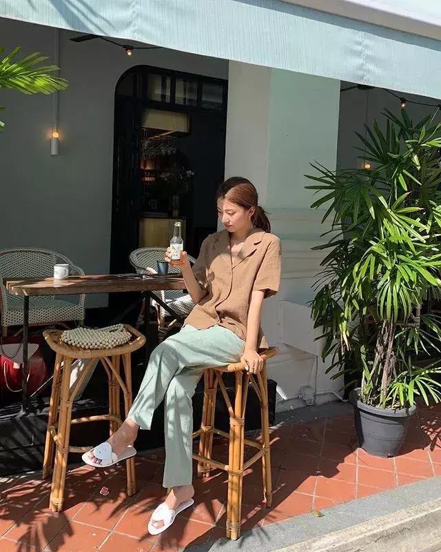 胸大穿衣服特别显胖不上镜,胸大穿衣服怎么不显大