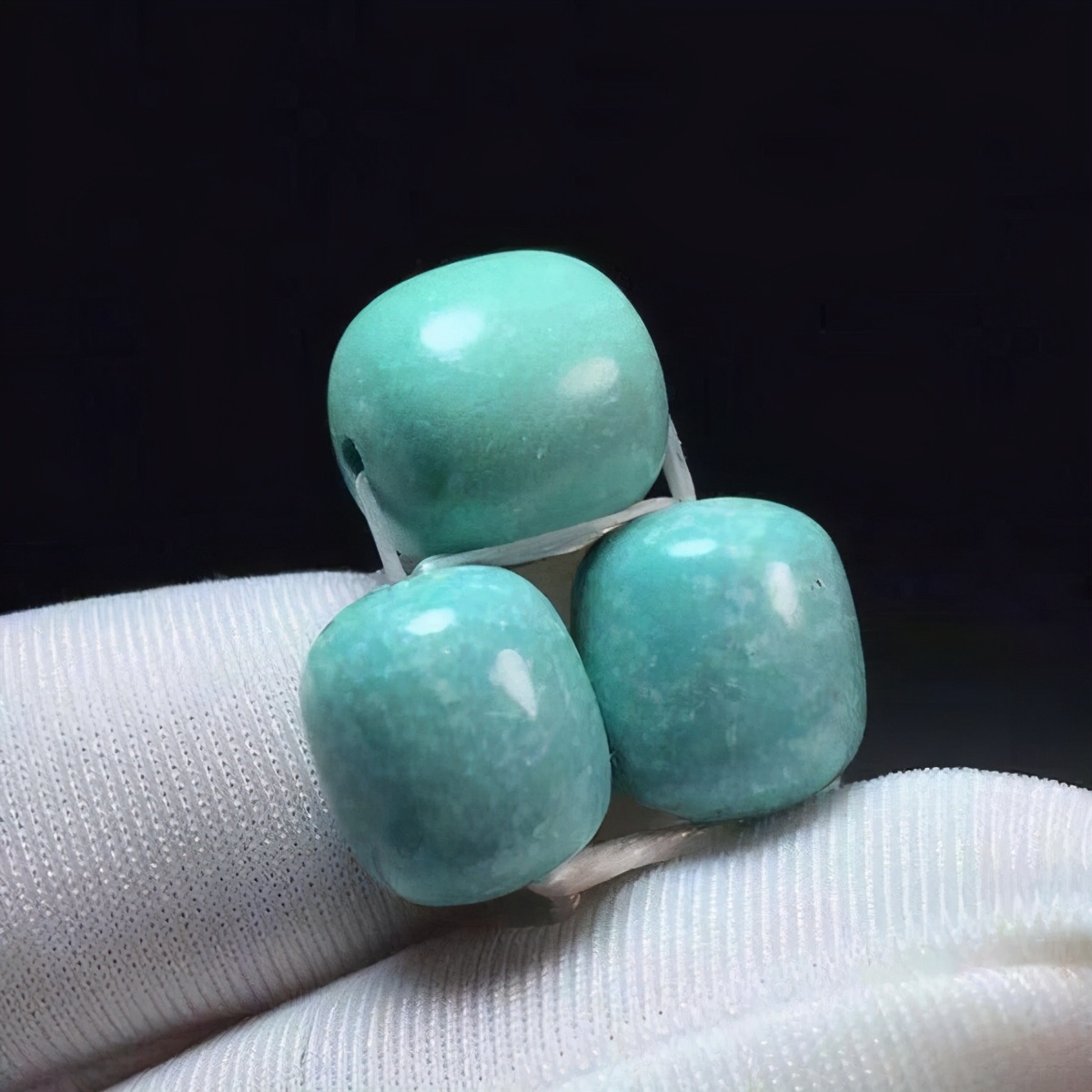 绿松石尴尬期和泛白的区别,绿松石出现白点是什么原因