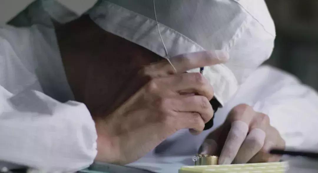 怎样保养手表才不会有划痕,手表外壳有较深的划痕怎样修复