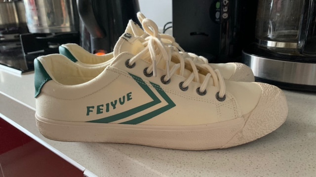 还在看钩子和三杠吗？这4个品牌的鞋，值得你收藏