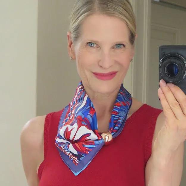 简单到一学就会的丝巾搭配,时尚博主丝巾搭配