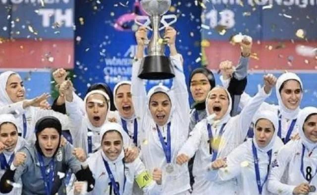 盘点足坛意外猝死的五个人,足球运动员因得新冠去世